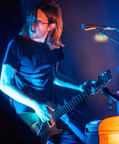 steven_wilson_live_shot_grace_for_drowning