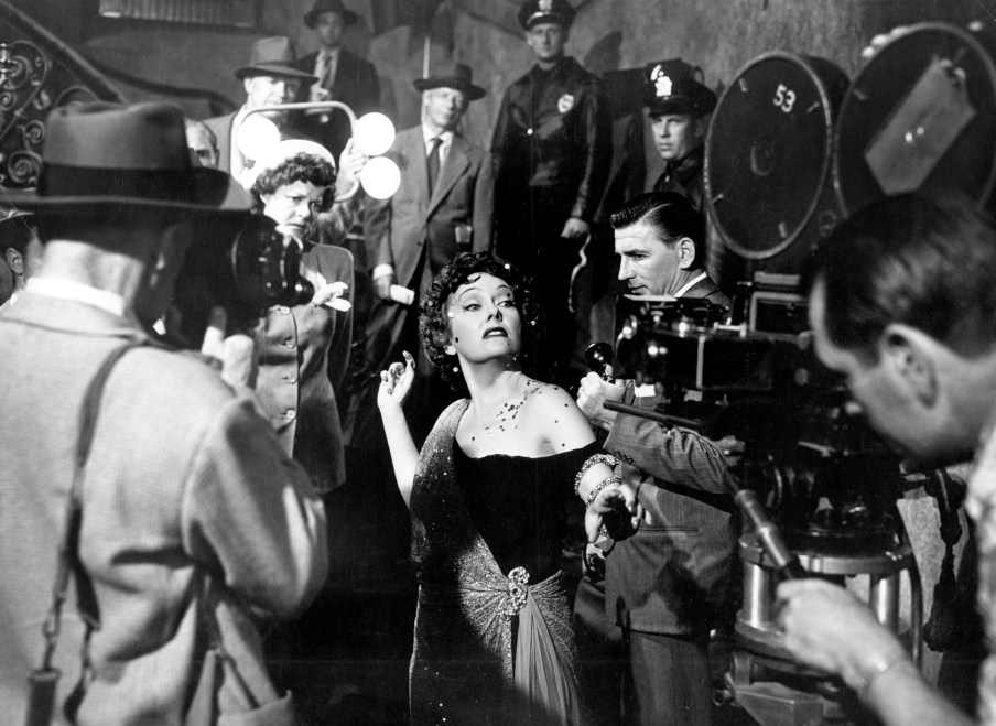 Sunset Blvd. (1950) aka Sunset Boulevard Directed by Billy Wilder Shown center: Gloria Swanson